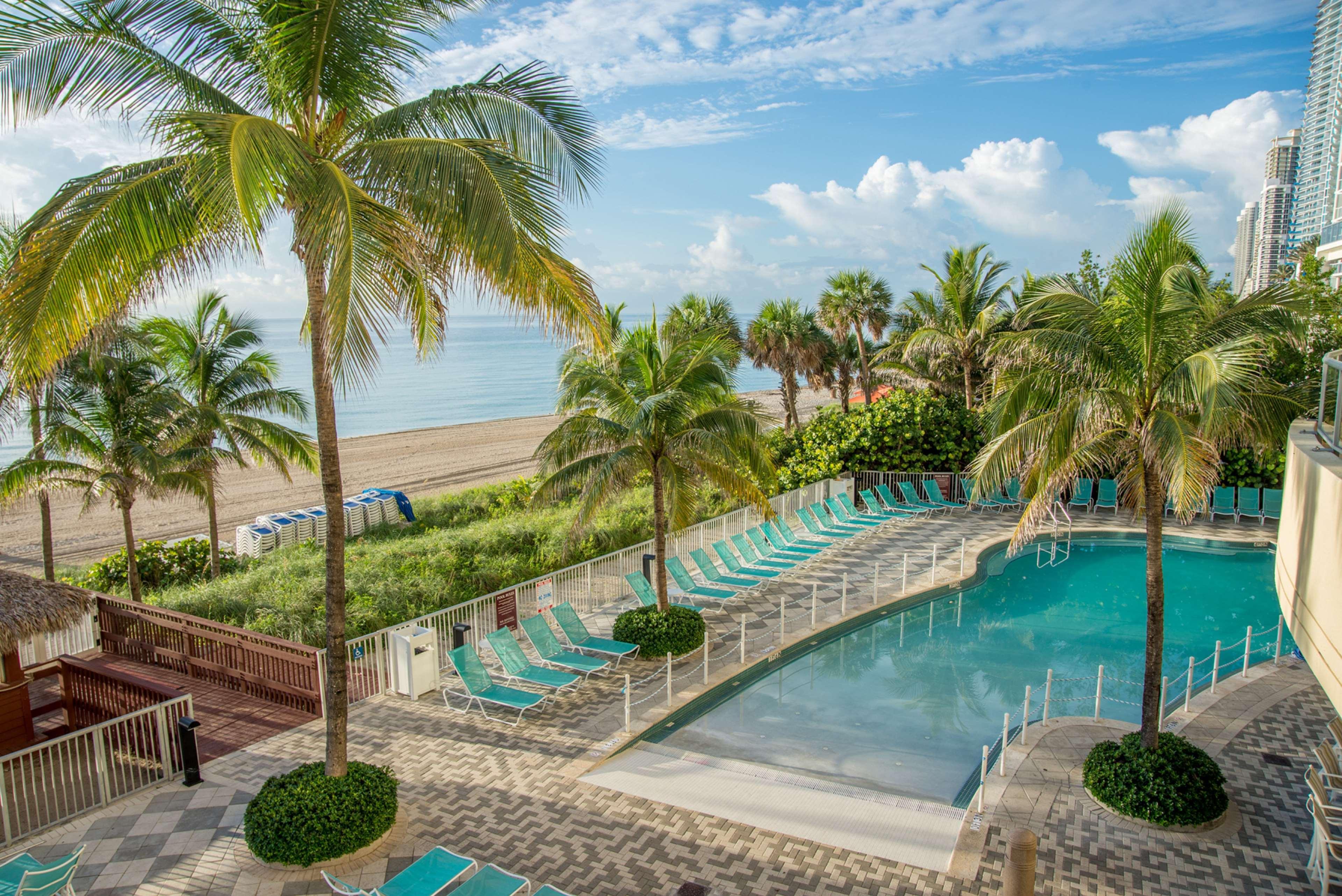 Doubletree By Hilton Ocean Point Resort - North Miami Beach Sunny Isles Beach Exterior photo