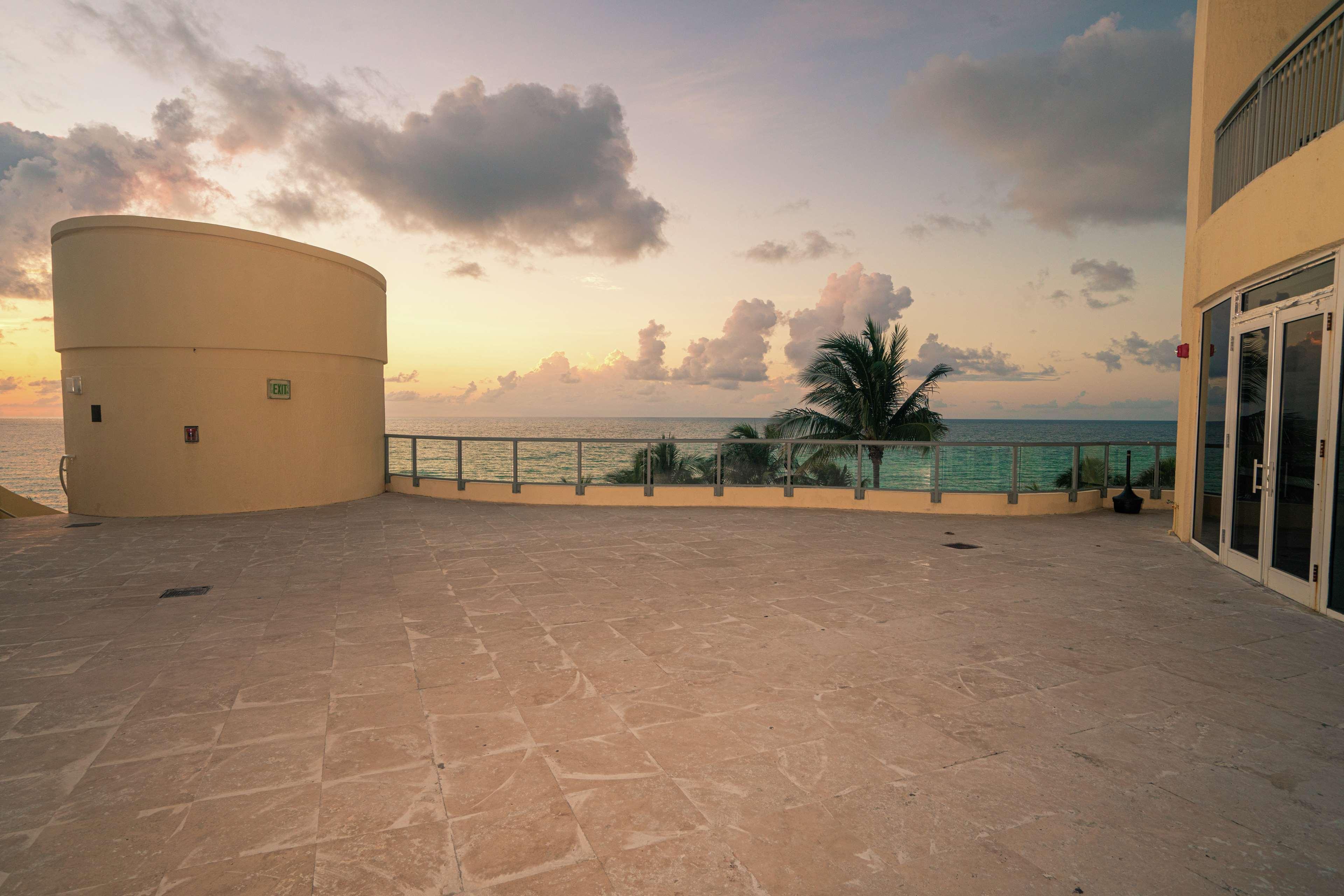 Doubletree By Hilton Ocean Point Resort - North Miami Beach Sunny Isles Beach Exterior photo
