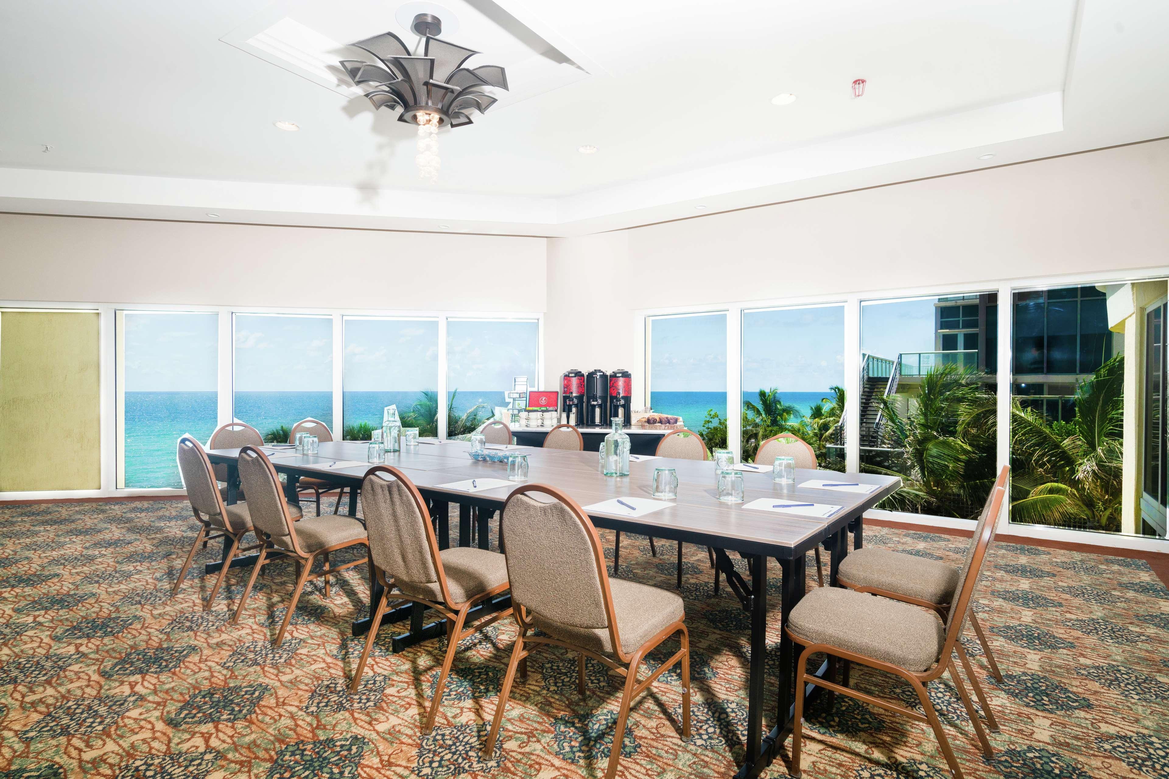 Doubletree By Hilton Ocean Point Resort - North Miami Beach Sunny Isles Beach Exterior photo