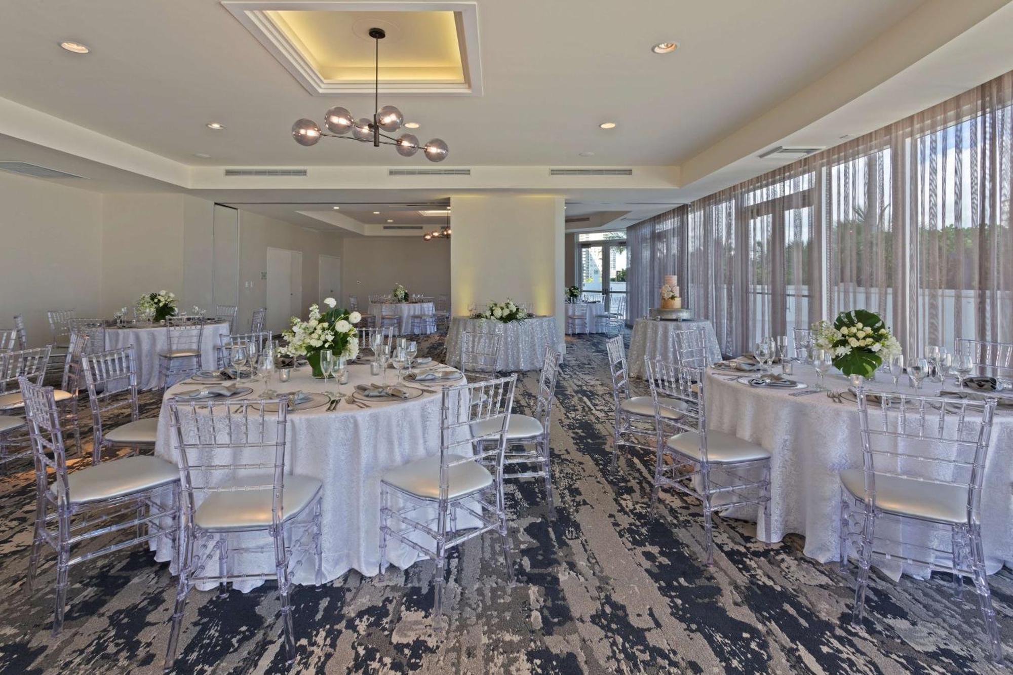 Doubletree By Hilton Ocean Point Resort - North Miami Beach Sunny Isles Beach Exterior photo