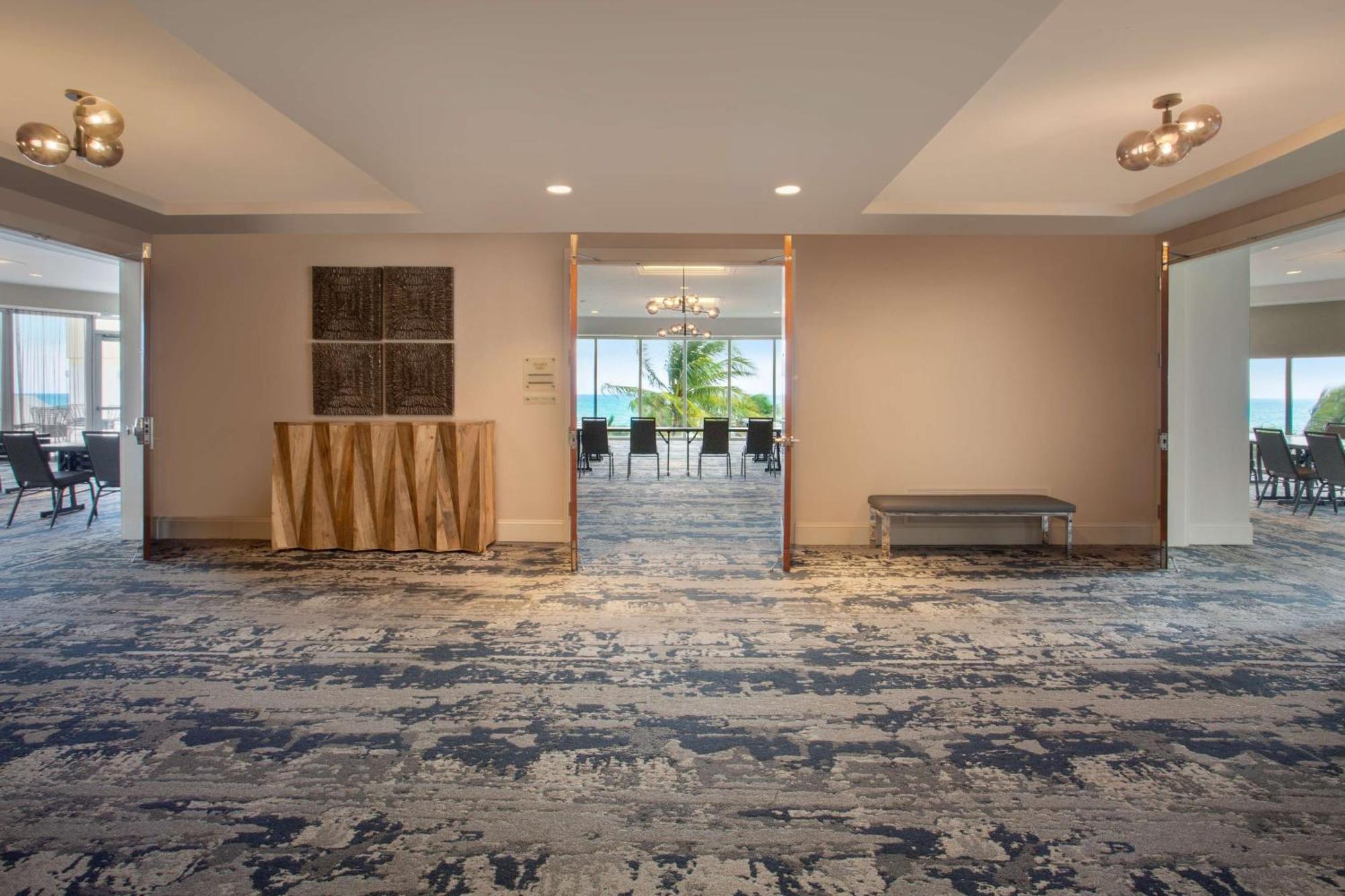 Doubletree By Hilton Ocean Point Resort - North Miami Beach Sunny Isles Beach Exterior photo