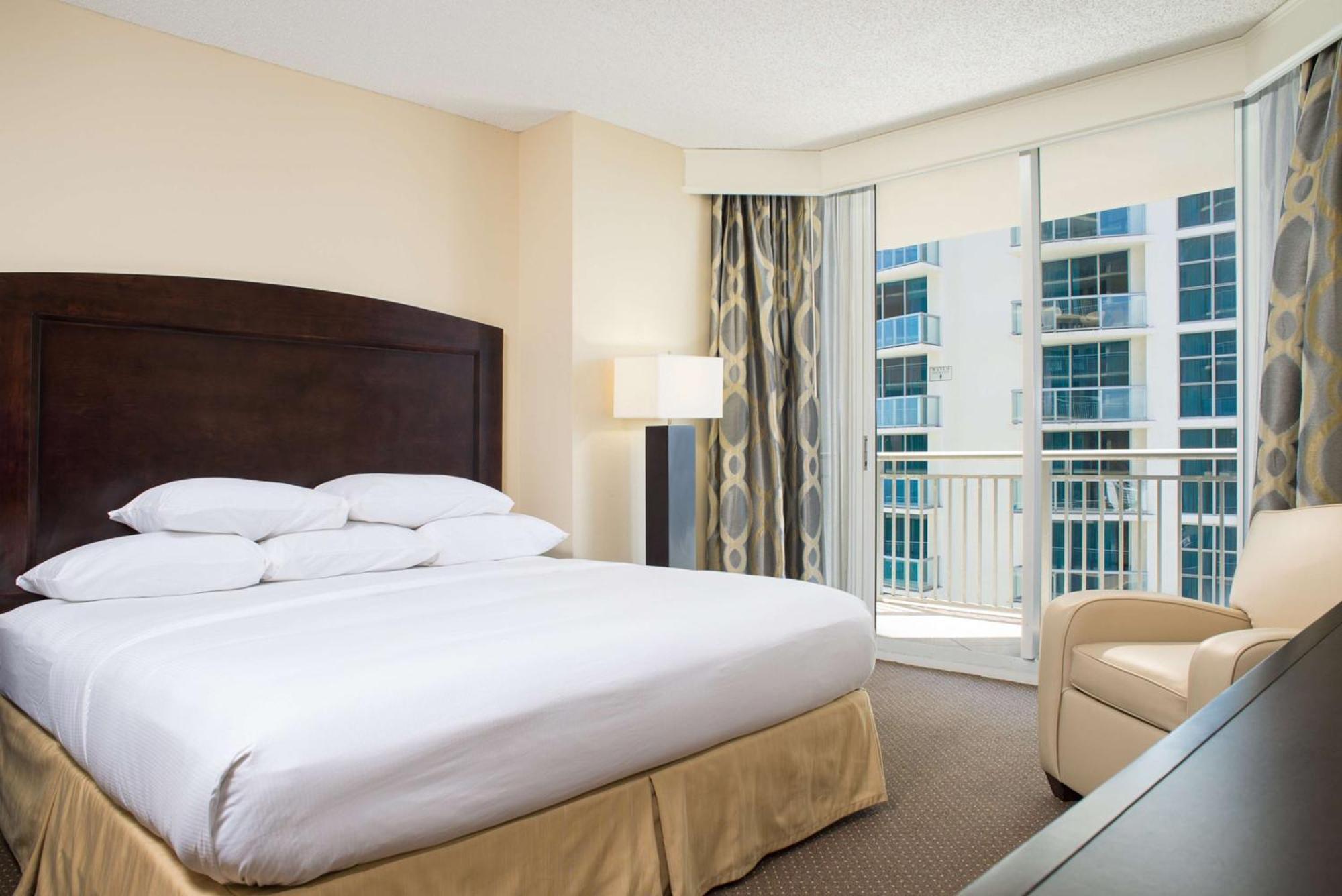 Doubletree By Hilton Ocean Point Resort - North Miami Beach Sunny Isles Beach Exterior photo